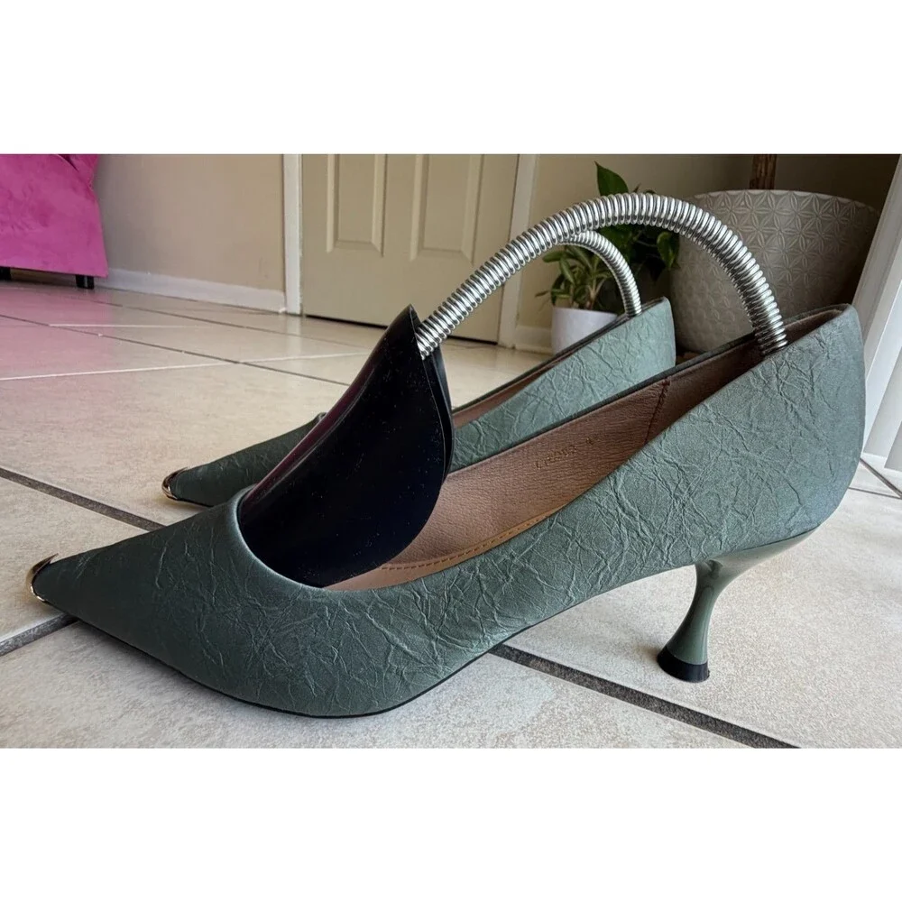 Kalu Green Textured Fabric Pointed Toe Kitten Heels Gold Cap Women Size 10